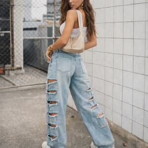 Almost Famous Baggy Jeans Women Size 5 Light Wash Holes Ripped Distress